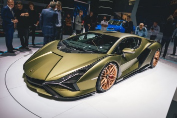 Lamborghini представила свой первый гибридный суперкар