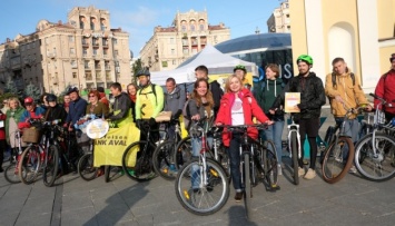 В Киеве прошел флешмоб «Велосипедом на работу»