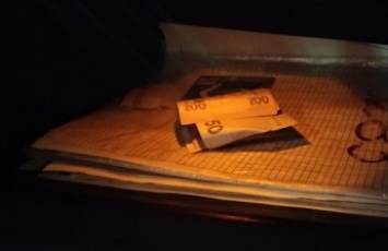 В Запорожье водитель пытался откупиться от патрульных взяткой в 300 гривен (Фото)