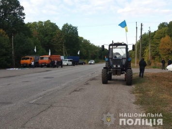 Появилось видео, как аграрии в Харьковской области протестуют против продажи земли иностранцам