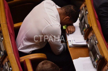 Лучший борец мира Жан Беленюк уснул на заседании Рады. Фото