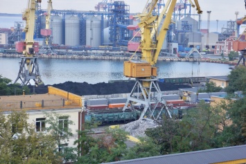 Скандал в Одесском порту: предприятие обвинили в перевалке опасных грузов