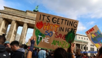 Полтора миллиона человек приняли участие в климатических демонстрациях в Германии