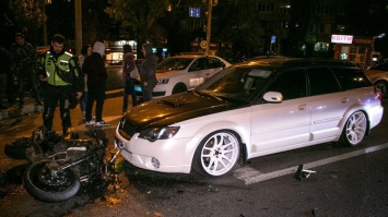 В Киеве мотоциклист влетел в Volkswagen (фото)