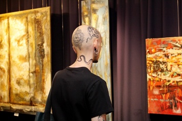 В Музее истории Киева открылась выставка картин-скульптур «Фактура эмоций»