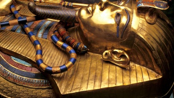В гробнице Тутанхамона нашли "кольцо инопланетянина": фото