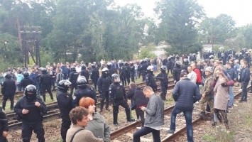 На Львовщине восемь полицейских пострадали во время разблокирования блокады угля
