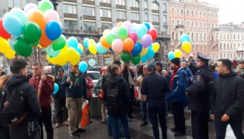 В Санкт-Петербурге прошла акция в поддержку мира и Украины: трое задержанных
