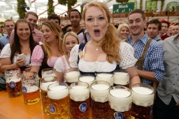 Реки пива и море веселья: в Германии стартовал всемирно известный Октоберфест. Яркие фото