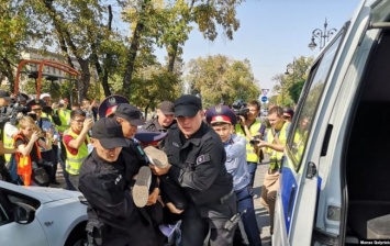 В Казахстане задержали участников антиправительственных митингов