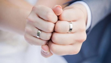 В Мариуполе становится популярным совмещать регистрацию брака с юбилеем свадьбы родителей