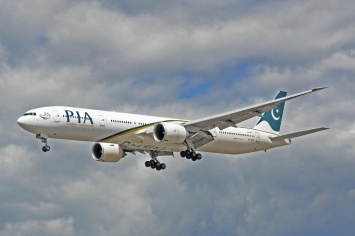 Пакистанская авиакомпания отправила 80 рейсов без пассажиров