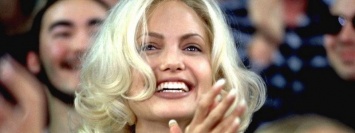 Анджелина Джоли стала блондинкой, Порошенко рассказал о путче и смерть владельца отеле Hilton: ТОП новостей дня