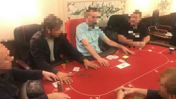 Копы в Киеве «накрыли» подпольный покерный клуб: подробности