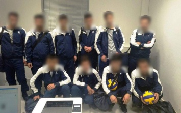 В аэропорту Афин 10 сирийцев пытались улететь в Цюрих, выдавая себя за волейбольную команду из Украины