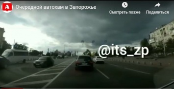 В Запорожье водитель на "Mitsubishi lancer" лихачил на дороге (ВИДЕО)