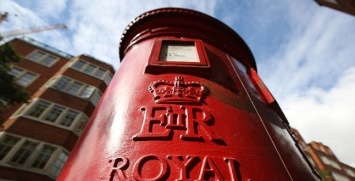 В Великобритании почтальона уволили за минутное опоздание в банк