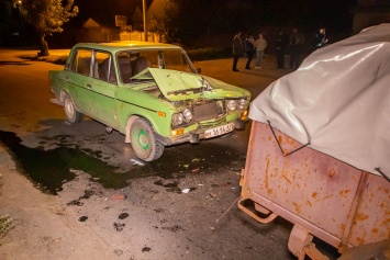 В Днепре водитель ВАЗ врезался в Волгу и сбежал с места аварии