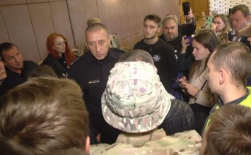 Во Львове требовали отставки начальника областной полиции после разгона протестов в Сосновке (фото)