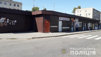 В Павлограде полицейские изъяли несколько десятков литров контрафактного алкоголя