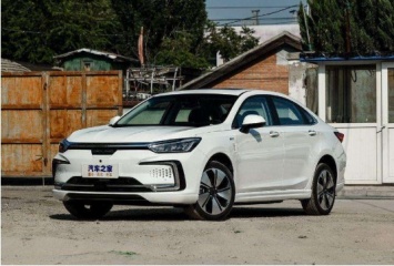 Как альтернатива Toyota Camry: китайский электромобиль на 450 км