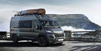 Peugeot Boxer превратили во внедорожный кемпер с ореховым каноэ