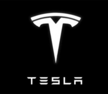 Хакер взломал электронную систему электрокара Tesla и отправил авто в управляемый занос
