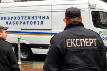 ЧП в Киеве: стянута полиция и взрывотехники, ФОТО происходящего