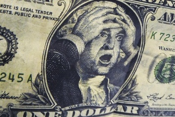 24 - не предел: доллар бьет все рекорды в Украине, когда нужно бежать в обменник