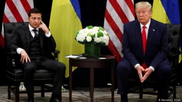 После встречи Зеленского с Трампом в украинской политике появилась традиция - садиться между стульями