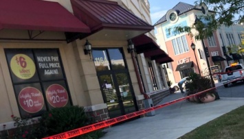В США копы застрелили мужчину, устроившего резню в торговом центре