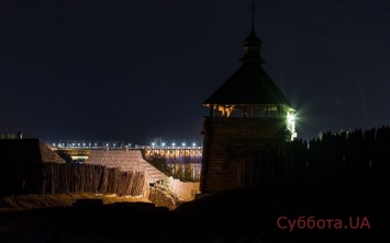 Запорожский фотограф показал сказочную ночь на Хортице (ФОТО)