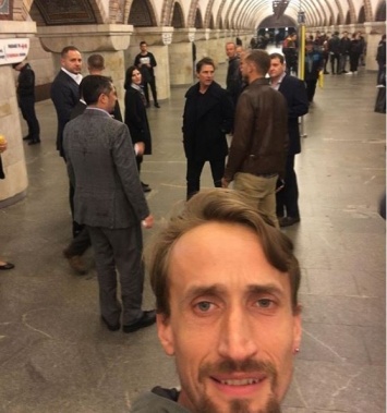 Том Круз приехал в Киев и спустился в метро