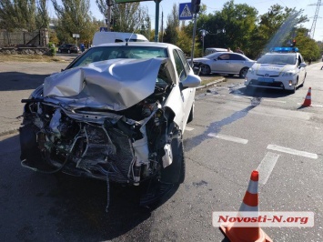 В Николаеве столкнулись «Хонда» и «Рено»: пострадали оба водителя