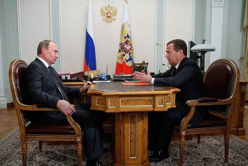 В сеть слили разговор Путина и Медведева: народ в истерике