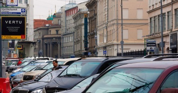 За один день в Петербурге снесли семь нелегальных парковок