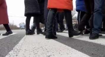Появились подражатели «запорожских пешеходов»: люди перекрыли трассу Харьков-Симферополь (ВИДЕО)