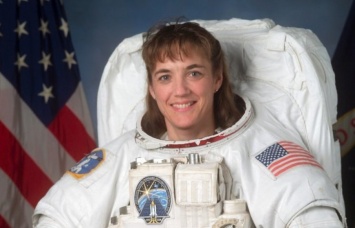 Первая женщина-астронавт украинского происхождения, которая побывала в открытом космосе, посетит Украину