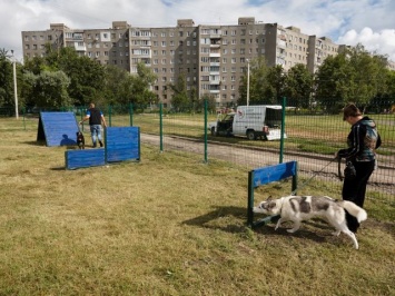 В Харькове школьный сад приспособили под чужие нужды