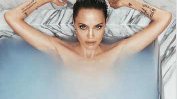 Анджелина Джоли полностью разделась для обложки французского глянца (фото)