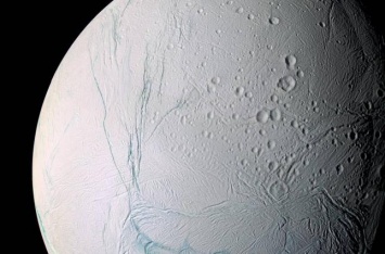 Астрономы обнаружили на спутника Сатурна "кирпичики жизни"