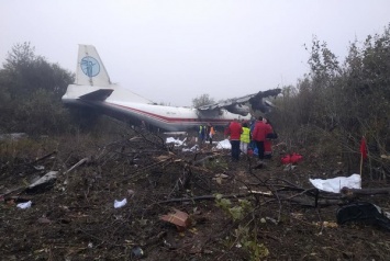 Под Львовом самолет экстренно сел из-за нехватки топлива, есть жертвы. Фото