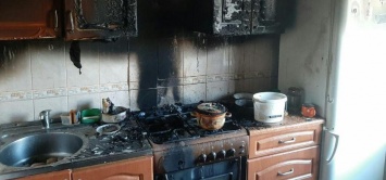 В Запорожье в собственной квартире двое людей оказались в огненной ловушке