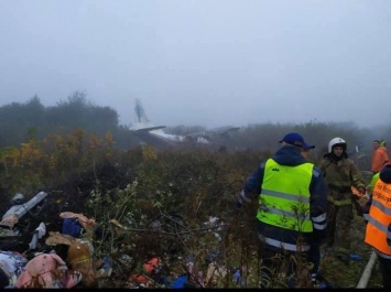 "Поотрывало головы": СМИ рассказали жуткие подробности крушения самолета под Львовом