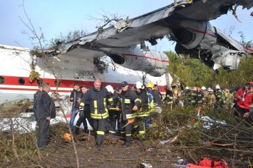 Возле Львова из-за крушения самолета Ан-12 погибло пять человек (Обновлено)