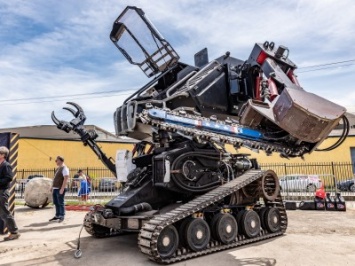 Россиянин купил на eBay боевого робота MegaBots