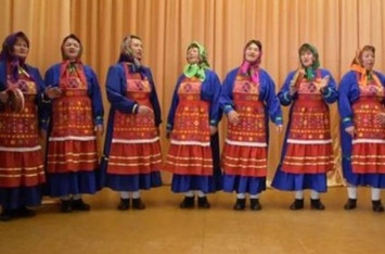 Хор российских бабушек исполнил кавер на песню Земфиры. ВИДЕО