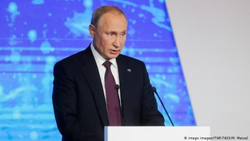 Комментарий: Пугая Востоком, Кремль смотрит на Запад