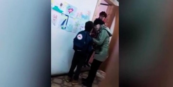 В Якутии уволилась учительница, угрожавшая школьнику "спустить шкуру"