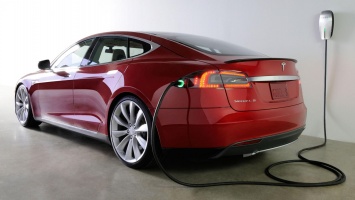 Компания Tesla приняла решение отозвать две тысячи автомобилей